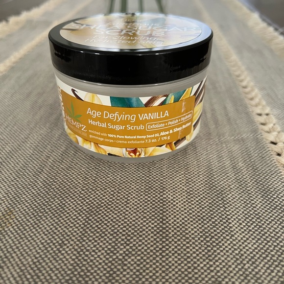 Hempz Luxurious Shea Vanilla Sugar Scrub with Yellow Floral Design. New - Picture 2 of 2